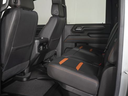 Used 2024 GMC Sierra 2500 AT4 w/ AT4 Premium Plus Package AWD/4WD image 11