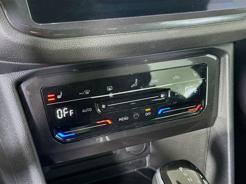 Used 2024 Volkswagen Tiguan SE image 22