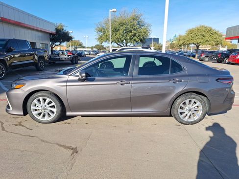 Used 2023 Toyota Camry LE image 3