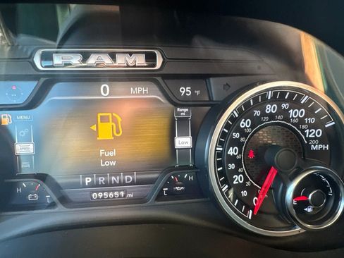 Used 2019 RAM 1500 Laramie AWD/4WD image 11
