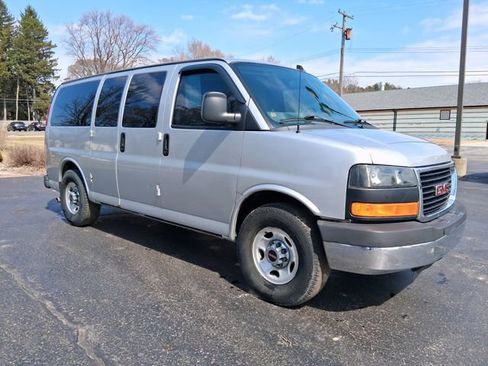 Used 2016 GMC Savana 2500 LT w/ LT Preferred Equipment Group image 7