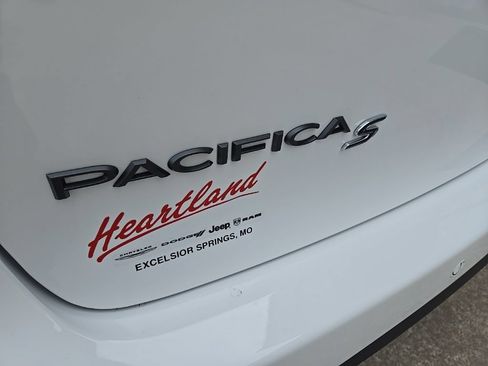 New 2026 Chrysler Pacifica Select w/ S Appearance Package FWD image 19