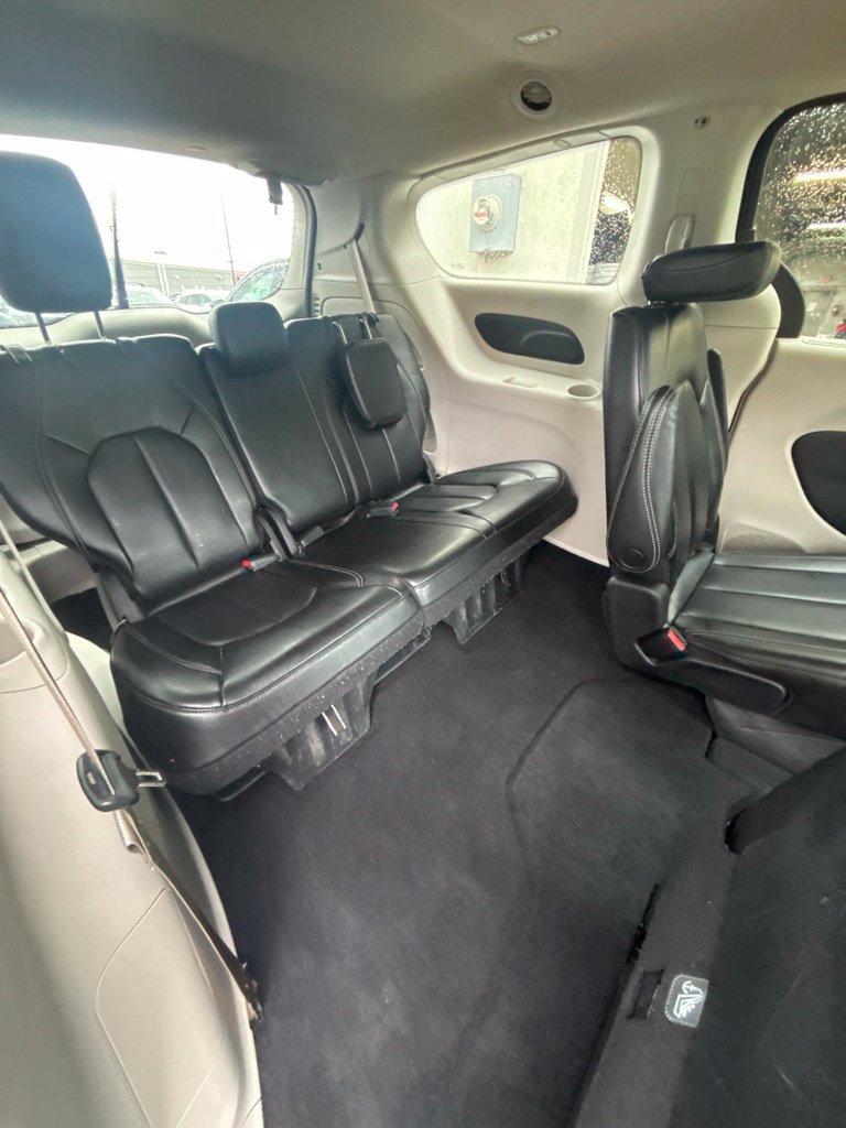 Used 2023 Chrysler Pacifica Touring-L FWD image 22