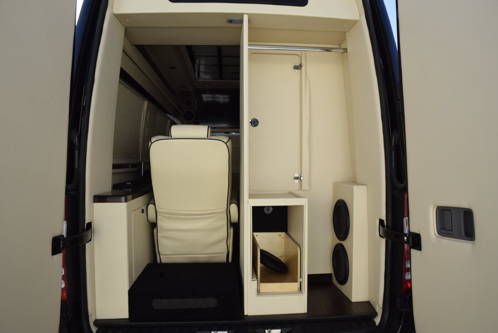 Used 2017 Mercedes-Benz Sprinter 2500 image 48