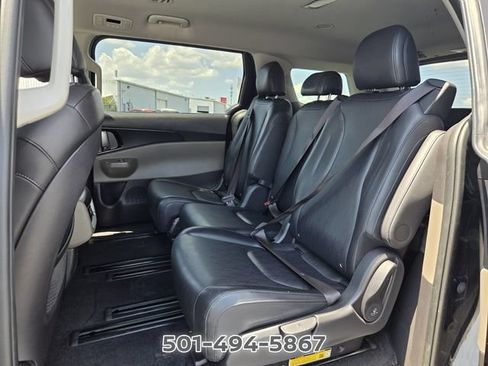 Used 2025 Kia Carnival FWD image 11