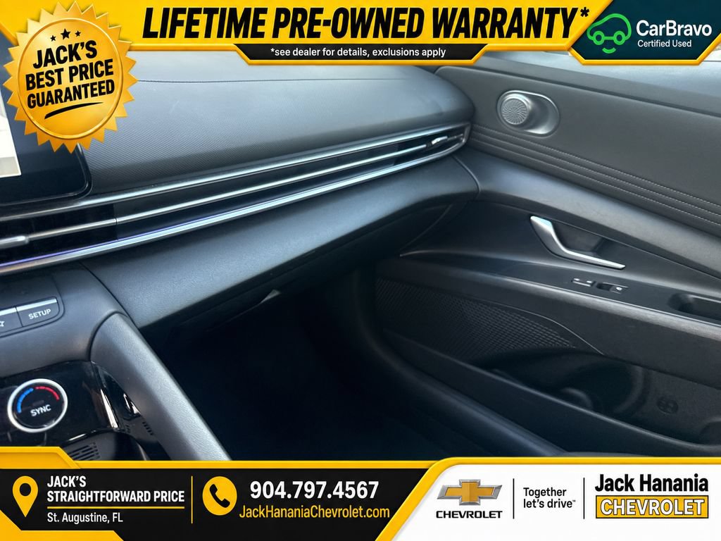 Used 2025 Hyundai Elantra SEL FWD image 17