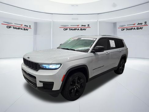 Used 2023 Jeep Grand Cherokee L Laredo AWD/4WD image 2