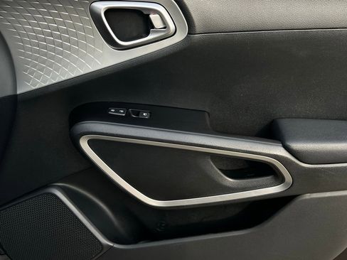 Used 2023 Kia Soul LX w/ LX Technology Package image 25