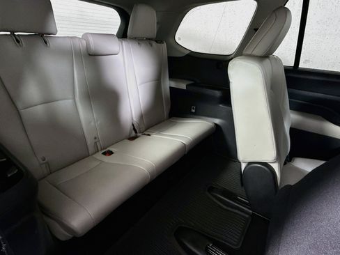 Certified 2025 Toyota Grand Highlander FWD image 27