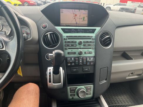 Used 2011 Honda Pilot Touring image 19