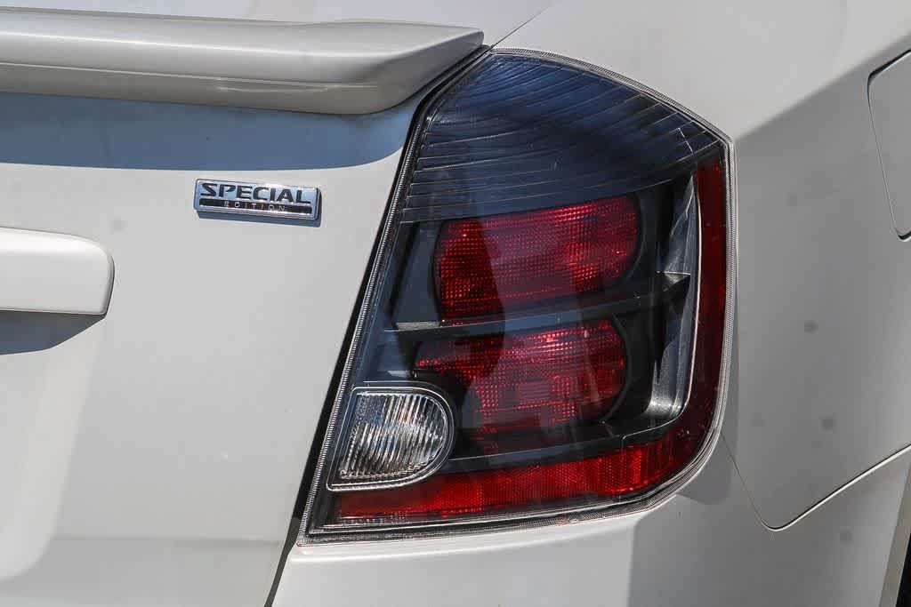Used 2012 Nissan Sentra 2.0 SR w/ Special Edition Pkg FWD image 7