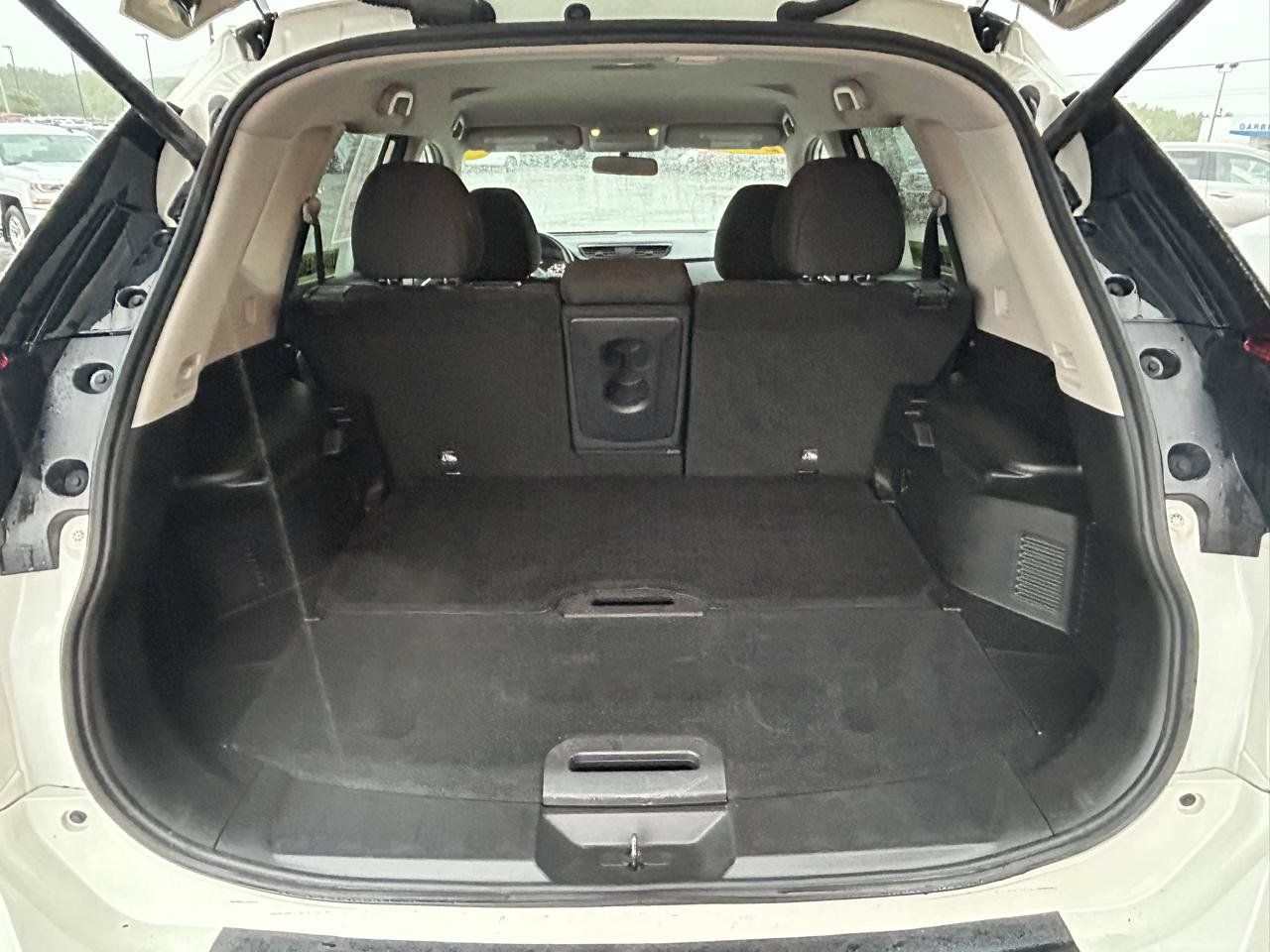 Used 2018 Nissan Rogue SV w/ Premium Package AWD/4WD image 17