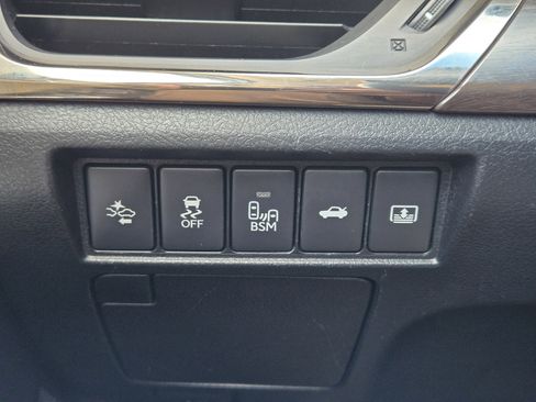 Used 2016 Toyota Avalon Limited w/ Toyota Safety Sense Package image 28