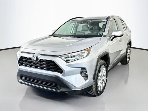 Used 2019 Toyota RAV4 XLE Premium FWD image 4