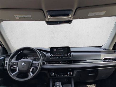 Used 2022 Mitsubishi Outlander ES AWD/4WD image 13