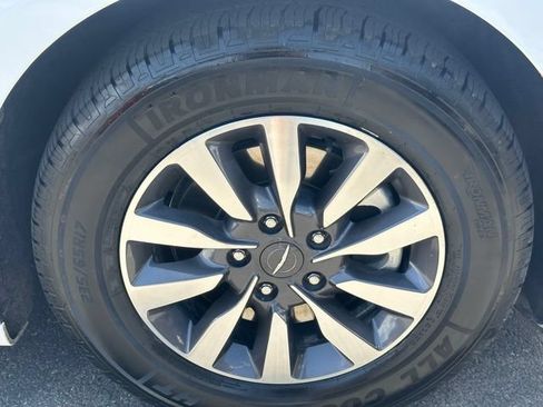 Used 2023 Chrysler Pacifica Limited FWD image 14