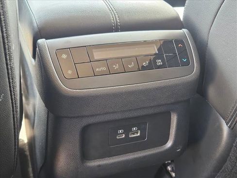 Used 2025 Nissan Pathfinder SL AWD/4WD image 16
