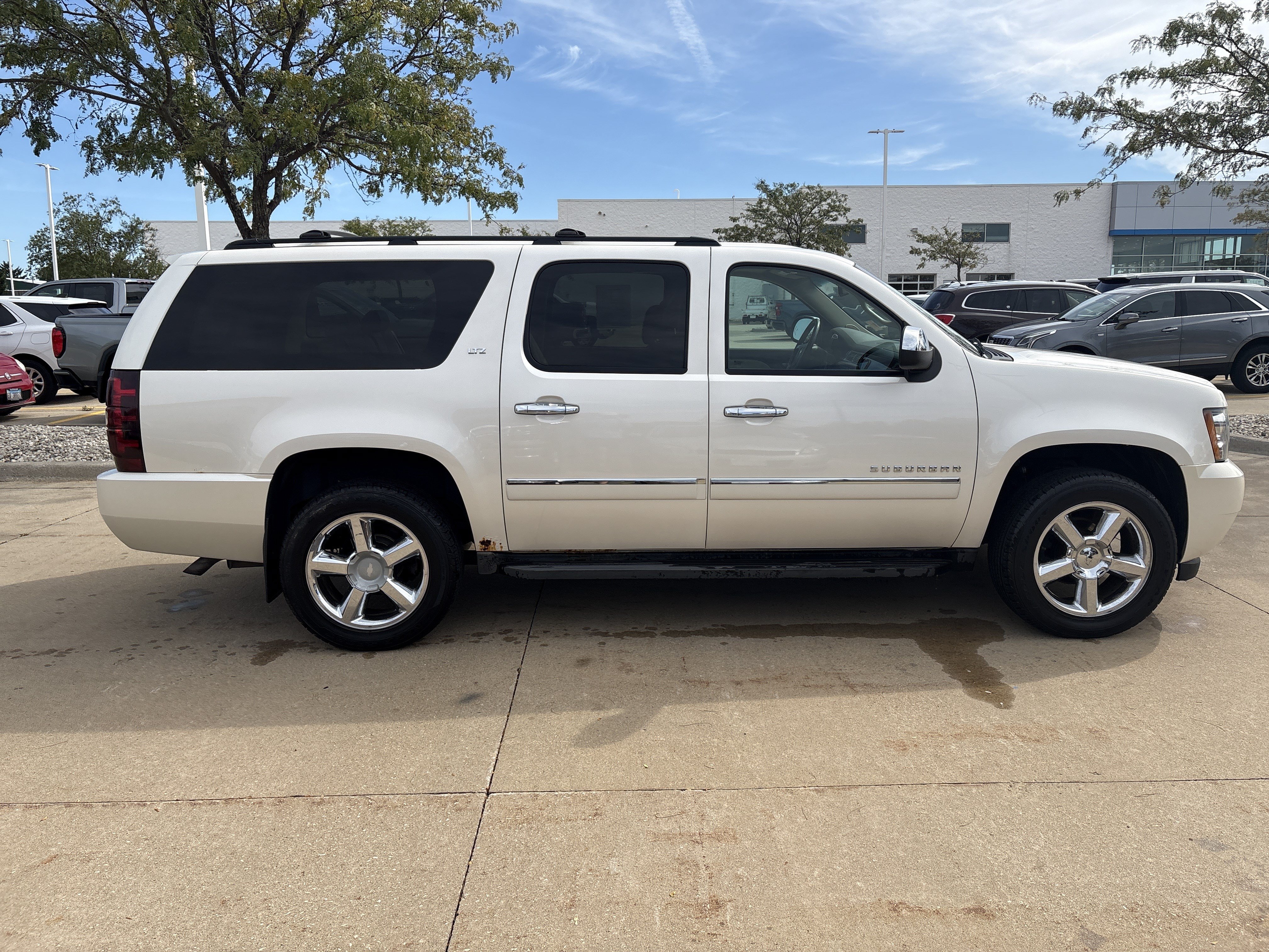 Used 2013 Chevrolet Suburban LTZ AWD/4WD image 8