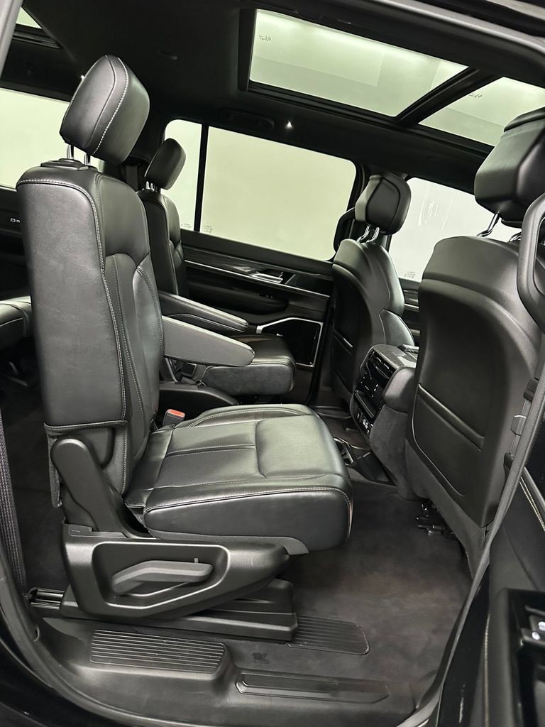 Used 2022 Jeep Wagoneer Series III w/ Premium Group I AWD/4WD image 42