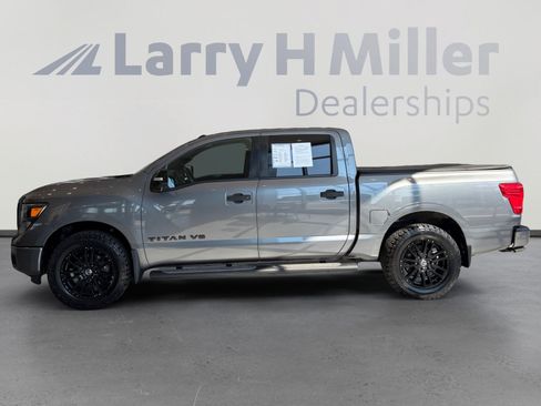 Used 2019 Nissan Titan SV w/ SV Convenience Package AWD/4WD image 2