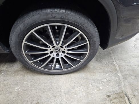 Used 2022 Mercedes-Benz GLC 300 image 10