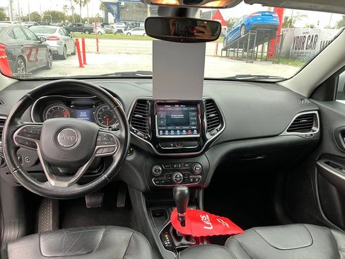 Used 2019 Jeep Cherokee Limited FWD image 31