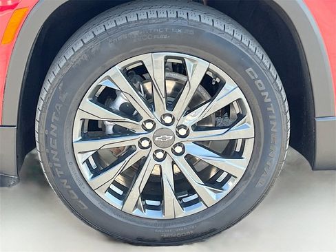 Used 2023 Chevrolet Traverse RS image 33