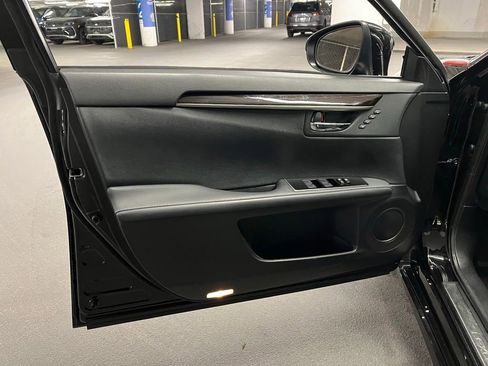 Used 2018 Lexus ES 350 w/ Luxury Package w/Wood Trim image 16