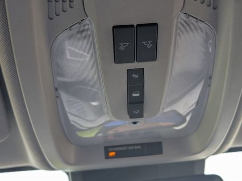 Used 2017 Chevrolet Equinox Premier FWD image 19