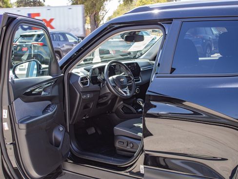 Used 2025 Chevrolet TrailBlazer LT w/ Convenience Package AWD/4WD image 24