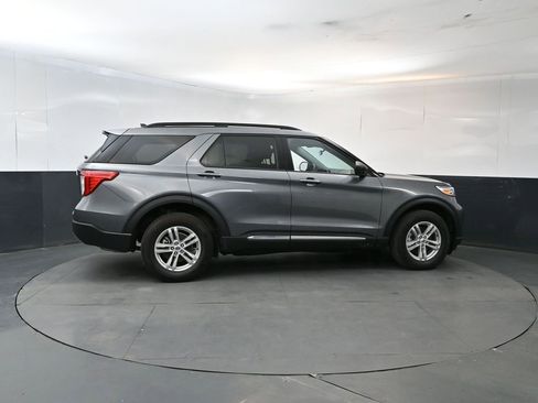 Used 2024 Ford Explorer XLT w/ Equipment Group 202A AWD/4WD image 6