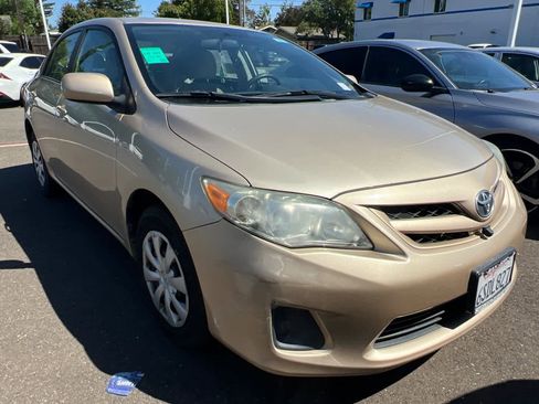 Used 2011 Toyota Corolla LE FWD image 3