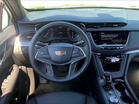 New 2025 Cadillac XT5 Luxury image 22