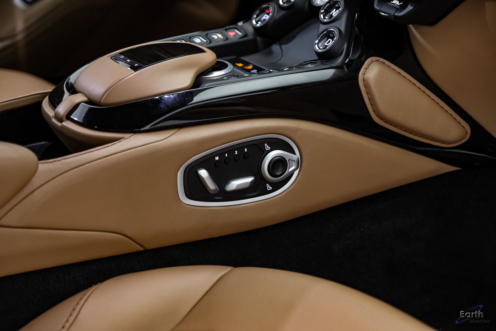 Used 2020 Aston Martin V8 Vantage Coupe RWD image 56