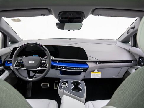 New 2026 Cadillac Optiq Luxury 1 image 13