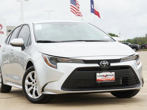 Used 2026 Toyota Corolla LE FWD image 2