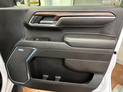 Used 2022 GMC Sierra 1500 SLT w/ SLT Premium Plus Package image 22
