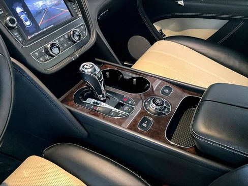 Used 2018 Bentley Bentayga Activity image 16