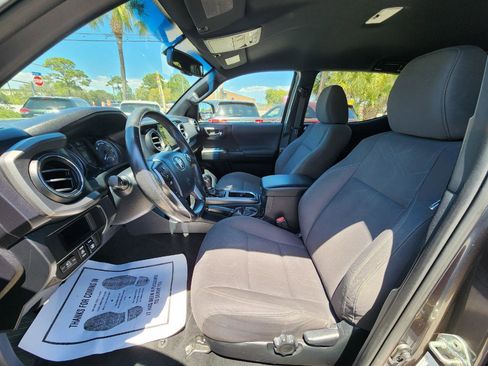 Used 2017 Toyota Tacoma TRD Off-Road w/ Tow Package image 12