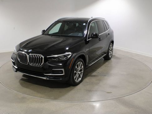 Used 2023 BMW X5 xDrive45e image 1