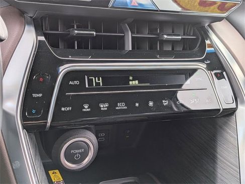 Used 2024 Toyota Venza Limited image 19