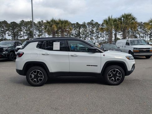 Used 2024 Jeep Compass Trailhawk image 3