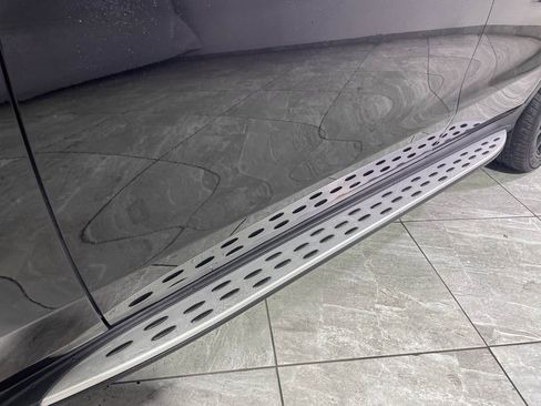 Used 2019 Mercedes-Benz GLC 300 4MATIC w/ AMG Line image 9