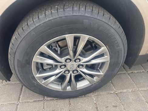 Certified 2022 Cadillac XT5 Premium Luxury image 6