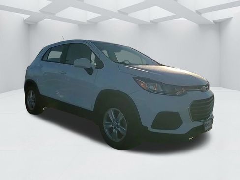Used 2019 Chevrolet Trax LS image 3