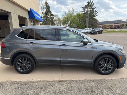 Used 2023 Volkswagen Tiguan SE AWD/4WD image 12
