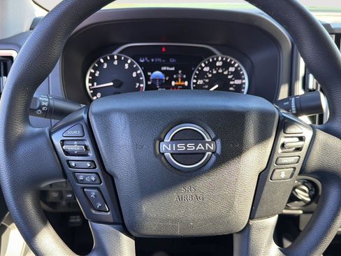 Used 2025 Nissan Frontier SV image 16