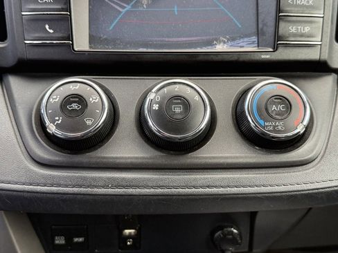 Used 2018 Toyota RAV4 LE image 27