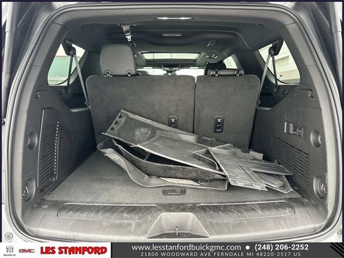 Used 2024 GMC Yukon XL SLT w/ SLT Premium Package image 11