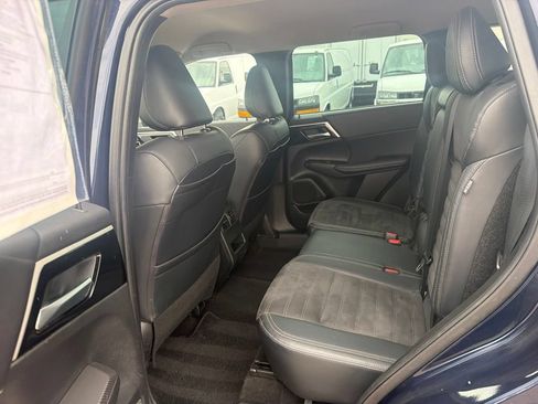 Used 2023 Mitsubishi Outlander SE AWD/4WD image 25